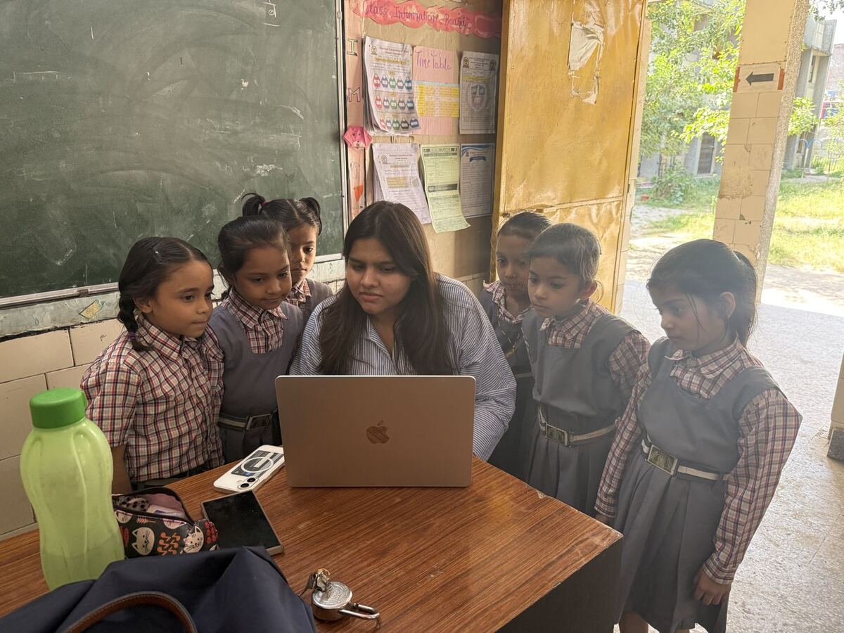 Guiding children on a laptop